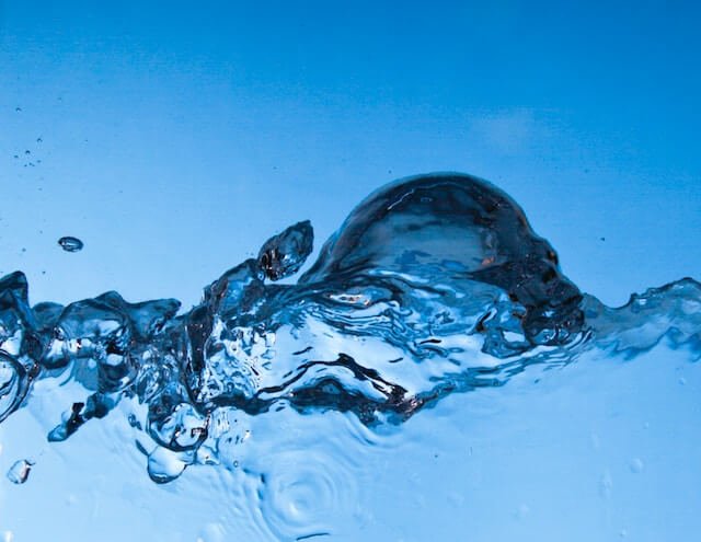 Por qué es importante usar agua desmineralizada en tu auto 13 agua desmineralizada
