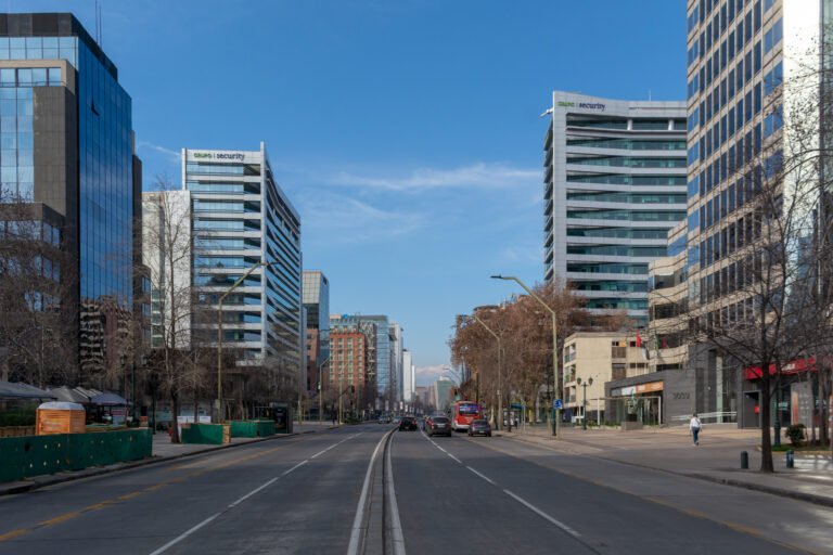 Dónde se encuentra Av. Apoquindo en Las Condes, Región Metropolitana