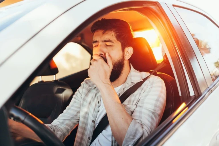 Es peligroso conducir con sueño al volante y qué hacer al respecto
