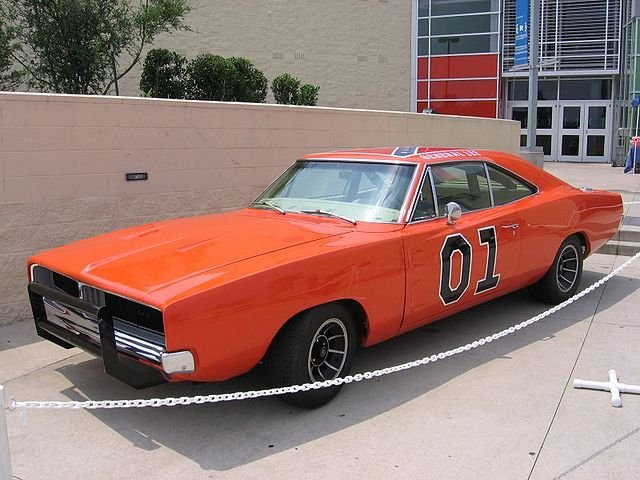 Qué marca y modelo era el famoso auto General Lee de Los Dukes