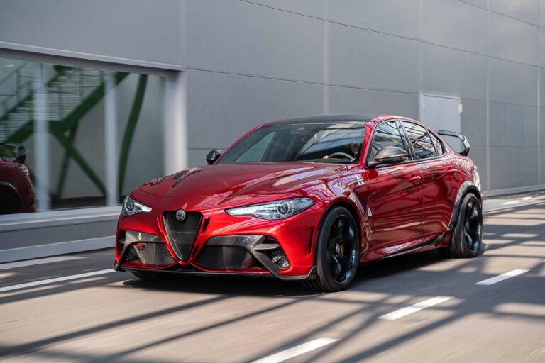 Qué hace al Alfa Romeo Giulia GTA un auto de alto rendimiento