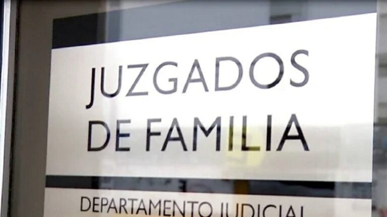 Qué teléfono debo llamar para contactar al juzgado de familia