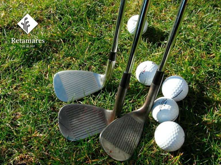 Qué debes considerar al comprar un set de palos de golf