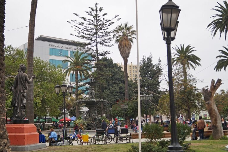 Qué actividades y lugares de interés ofrece la Plaza Victoria en Villa Alemana