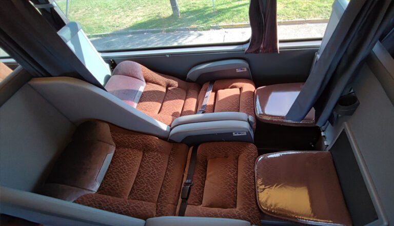 Qué ventajas ofrecen los buses salón cama premium en viajes largos