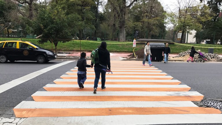 La senda peatonal solo puede ser utilizada por peatones 1 sendas peatonales