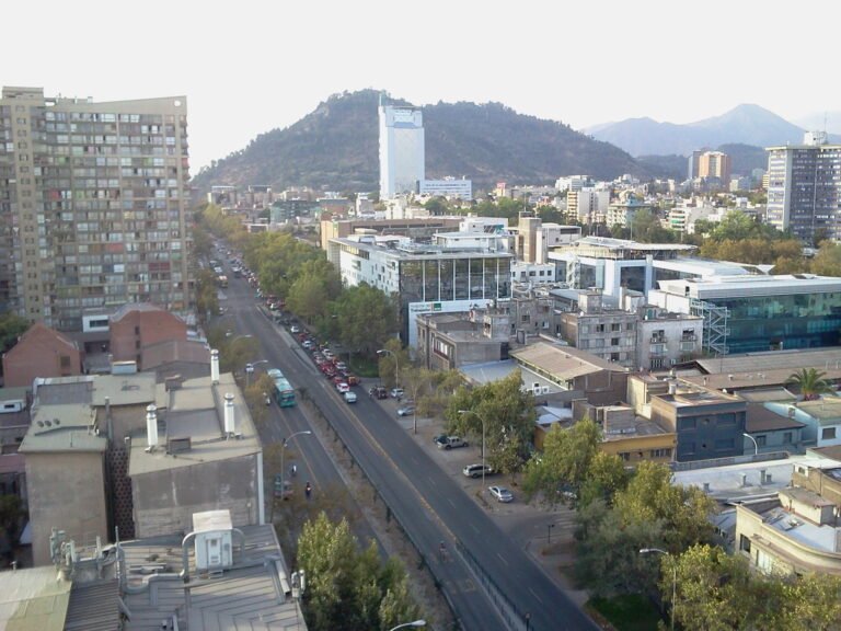 Qué lugares interesantes puedo encontrar en Avenida Vicuña Mackenna Oriente