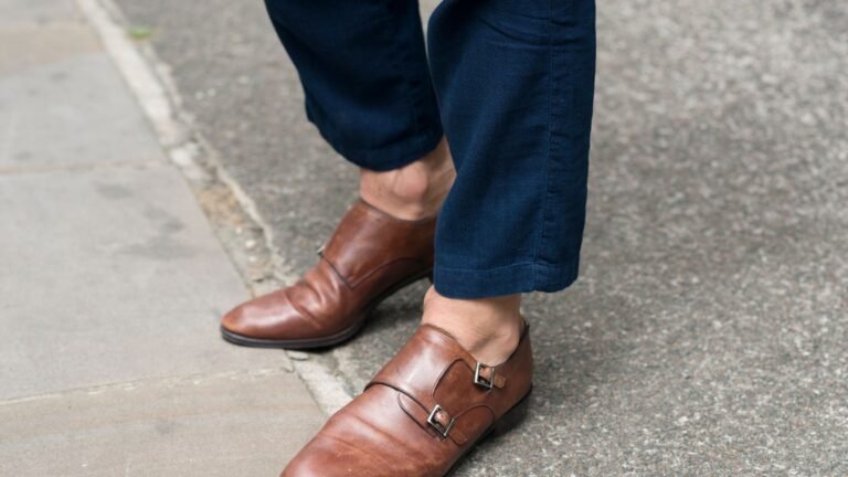 Qué zapatos formales para hombre son ideales para usar con guantes